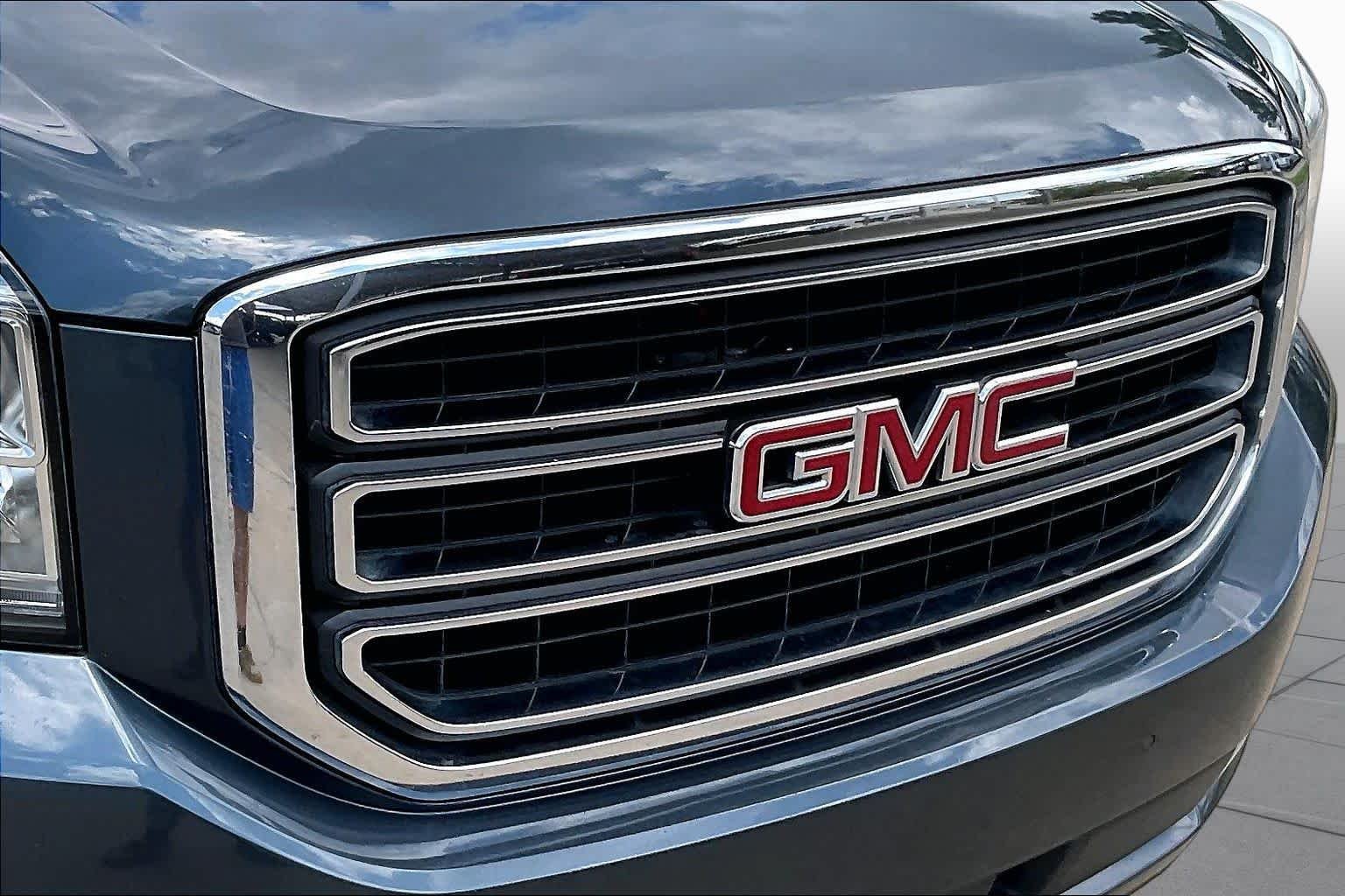 Used 2020 Dark Sky Metallic GMC SLT image 28
