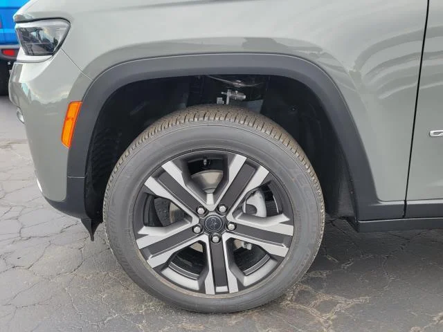 New 2027 Sting-Gray Clearcoat Jeep Limited image 26