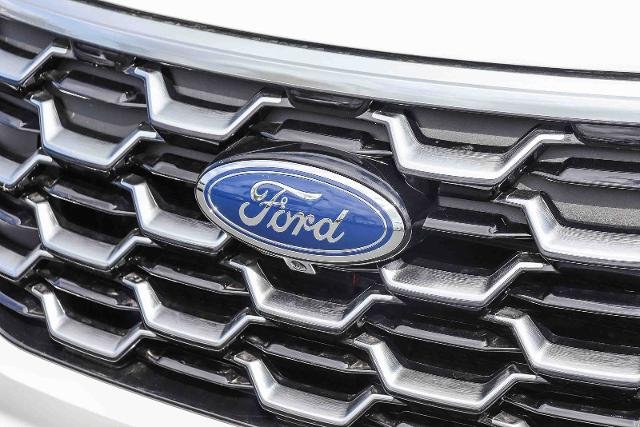 New 2026 Star White Metallic Tri-Coat Ford Platinum™ image 40