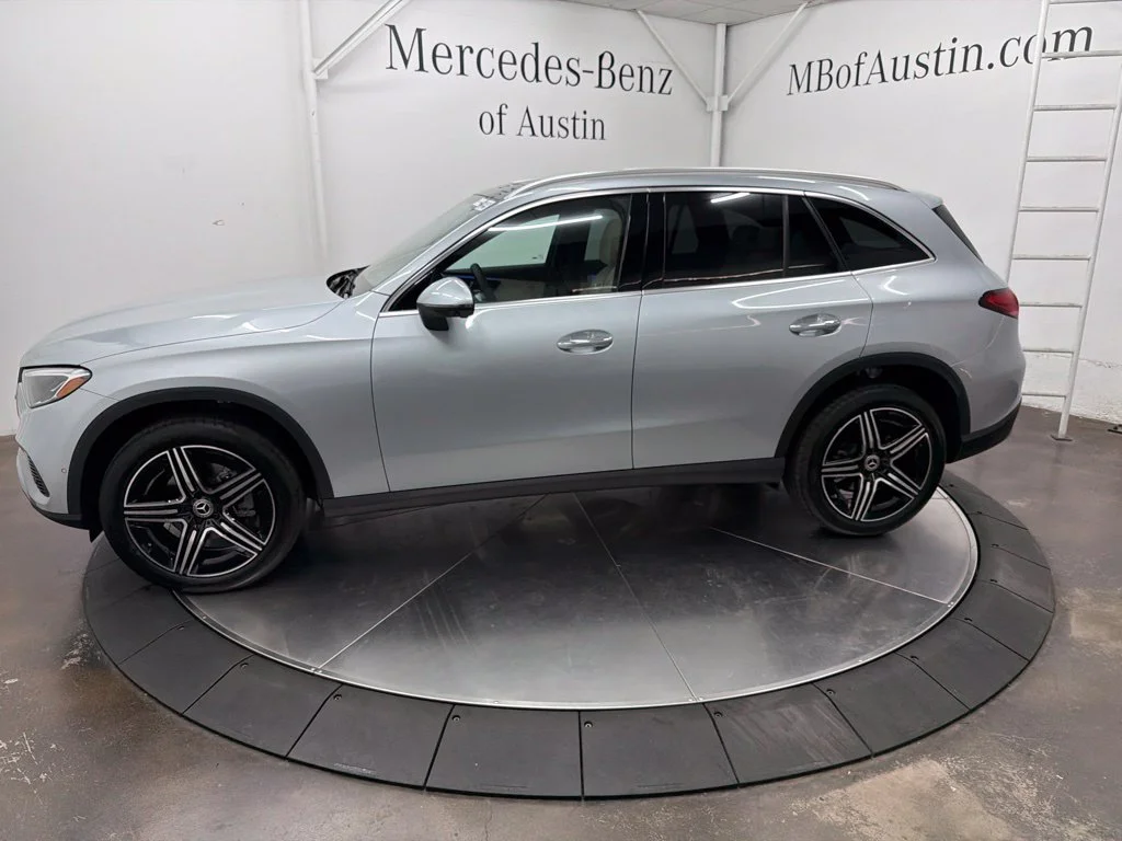 New 2027 Silver Mercedes-Benz GLC 300 image 4