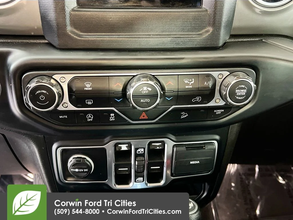 Used 2019 Bright White Clearcoat Jeep Unlimited Sahara image 9