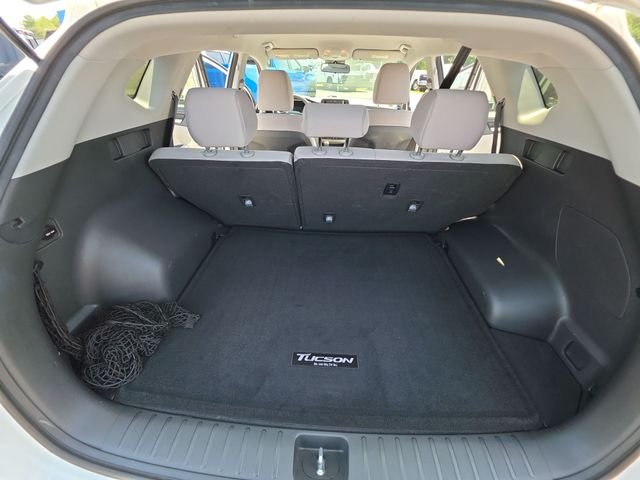 Used 2019 White Hyundai SE image 13