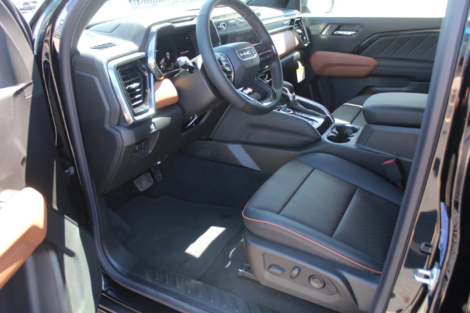 2026 GMC Canyon AT4 - Photo 11