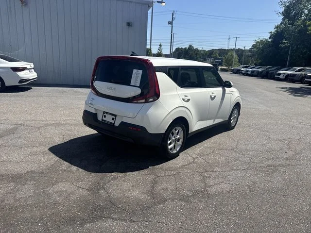 Used 2022 White Kia LX image 5