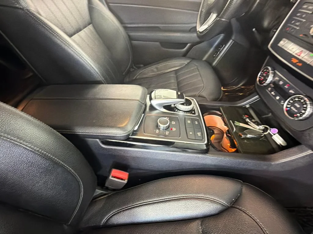 Used 2019 Red Mercedes-Benz 4MATIC® image 40