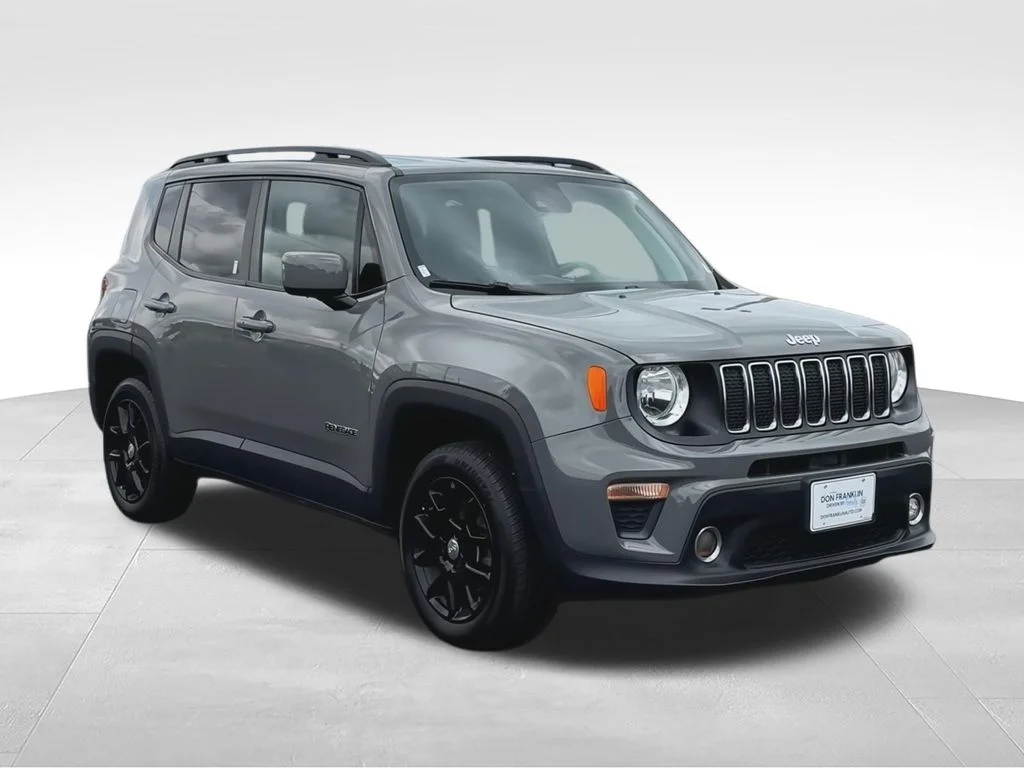 Used 2021 Gray Jeep Latitude image 2