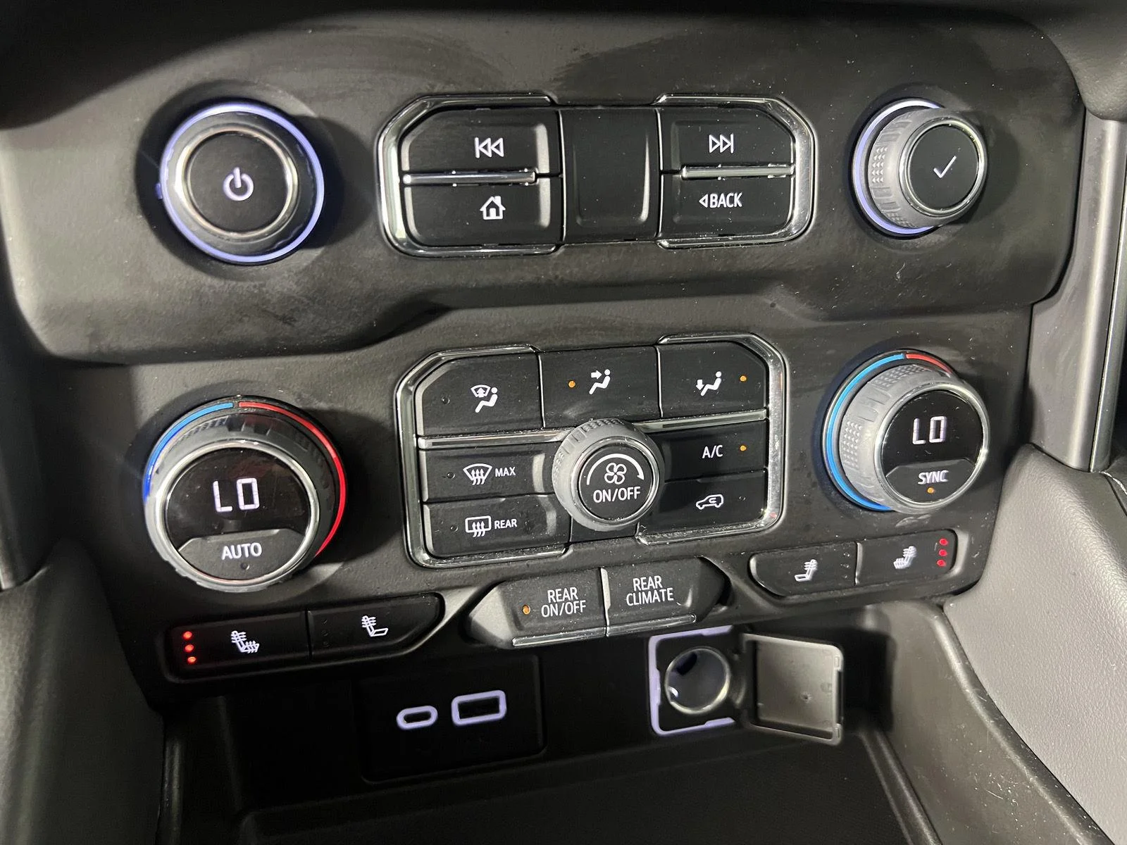 Used 2022 Summit White Chevrolet LT image 18