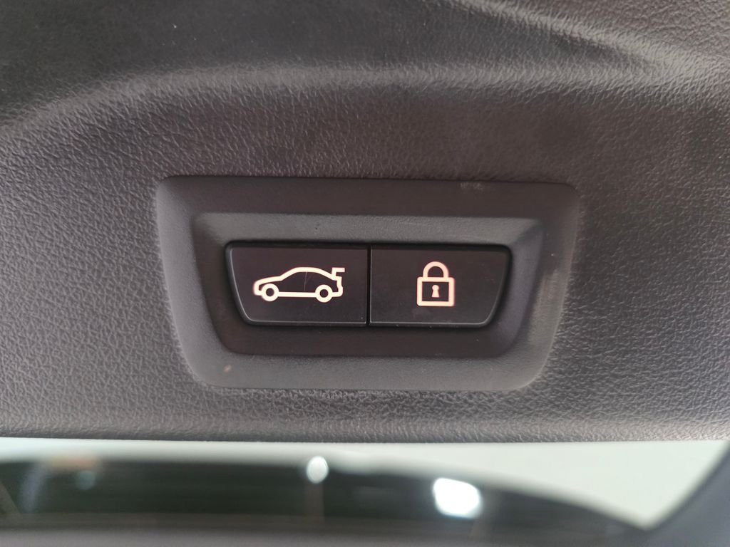 Used 2023 Black BMW xDrive40i image 10