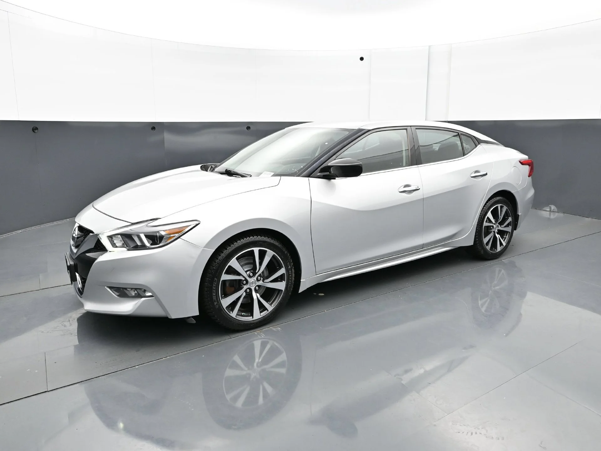 Used 2016 Nissan Maxima S with VIN 1N4AA6AP8GC420488 for sale in Minneapolis, Minnesota