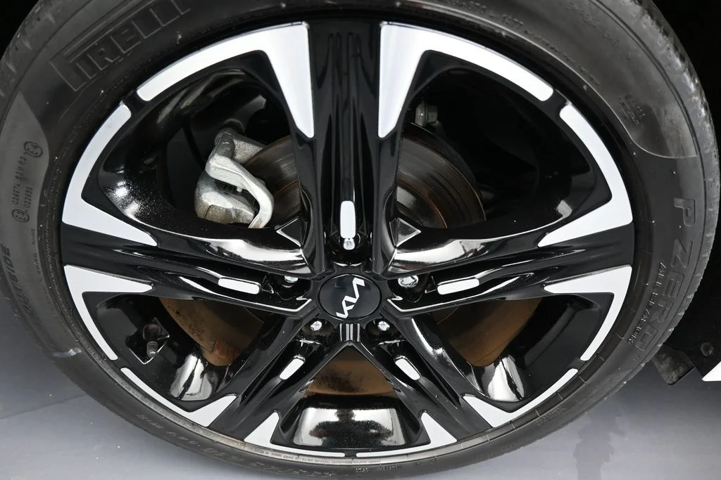 Used 2023 Glacial White Pearl Kia GT-Line image 39