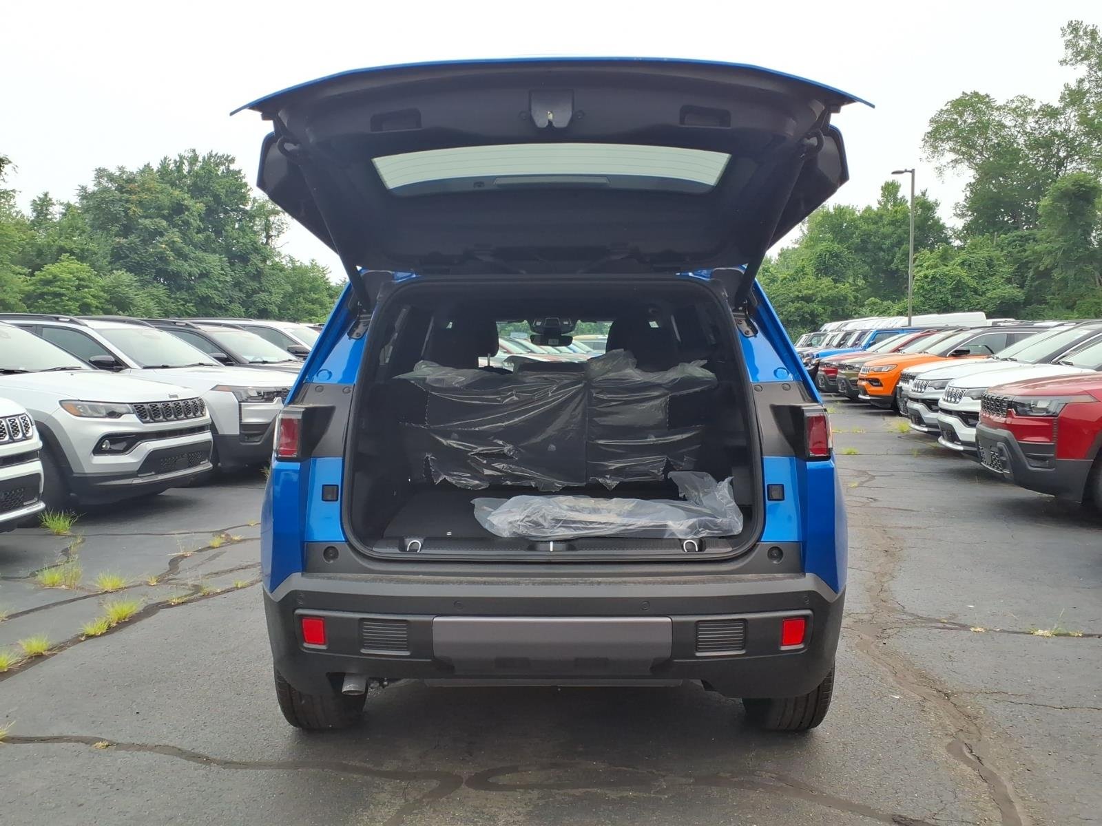 New 2026 Hydro Blue Pearlcoat Jeep Limited image 9