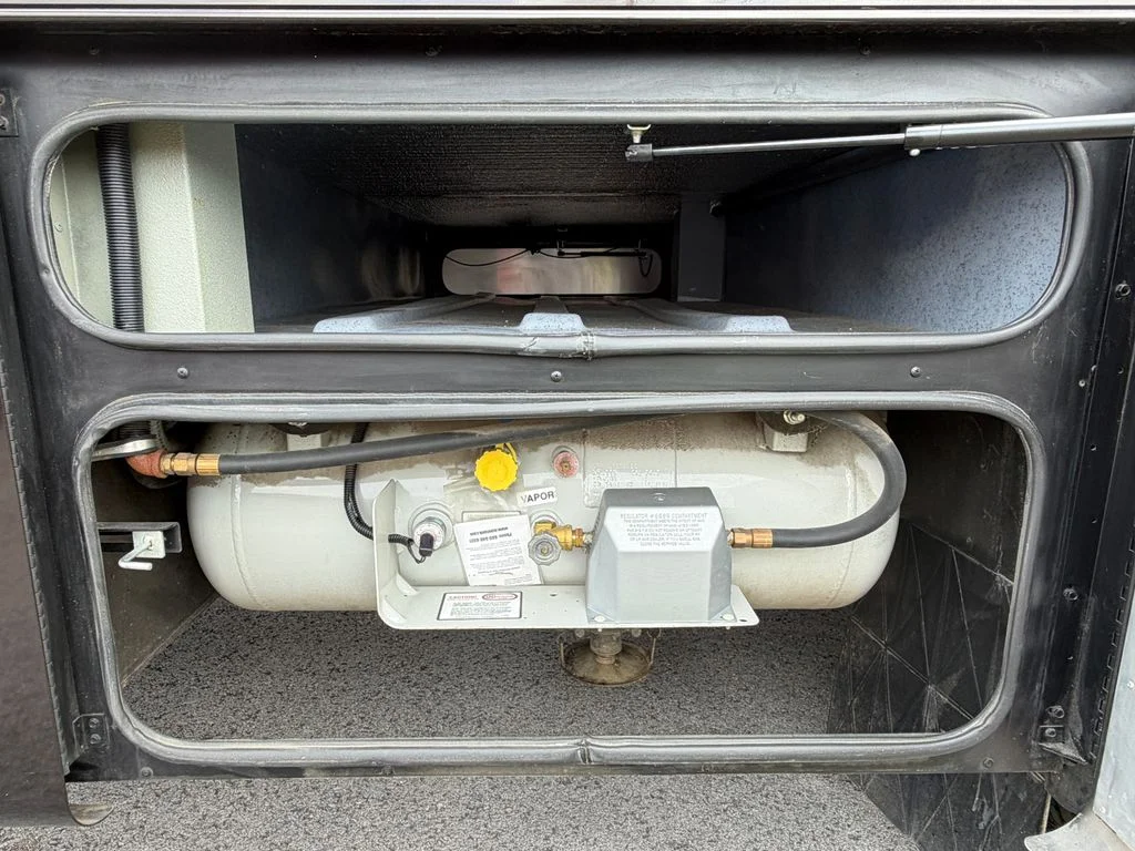 Used 2014  Tiffin  image 26