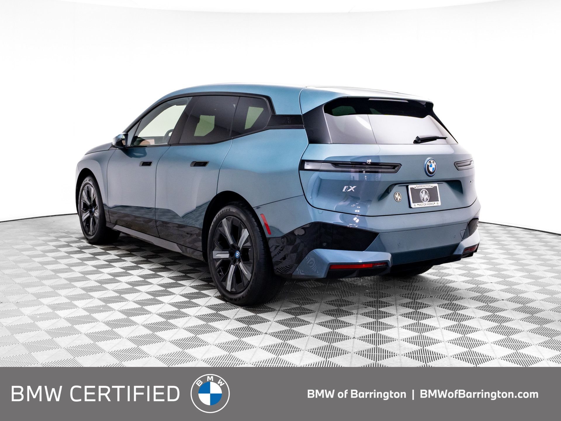 Used 2024 Blue BMW xDrive50 image 3