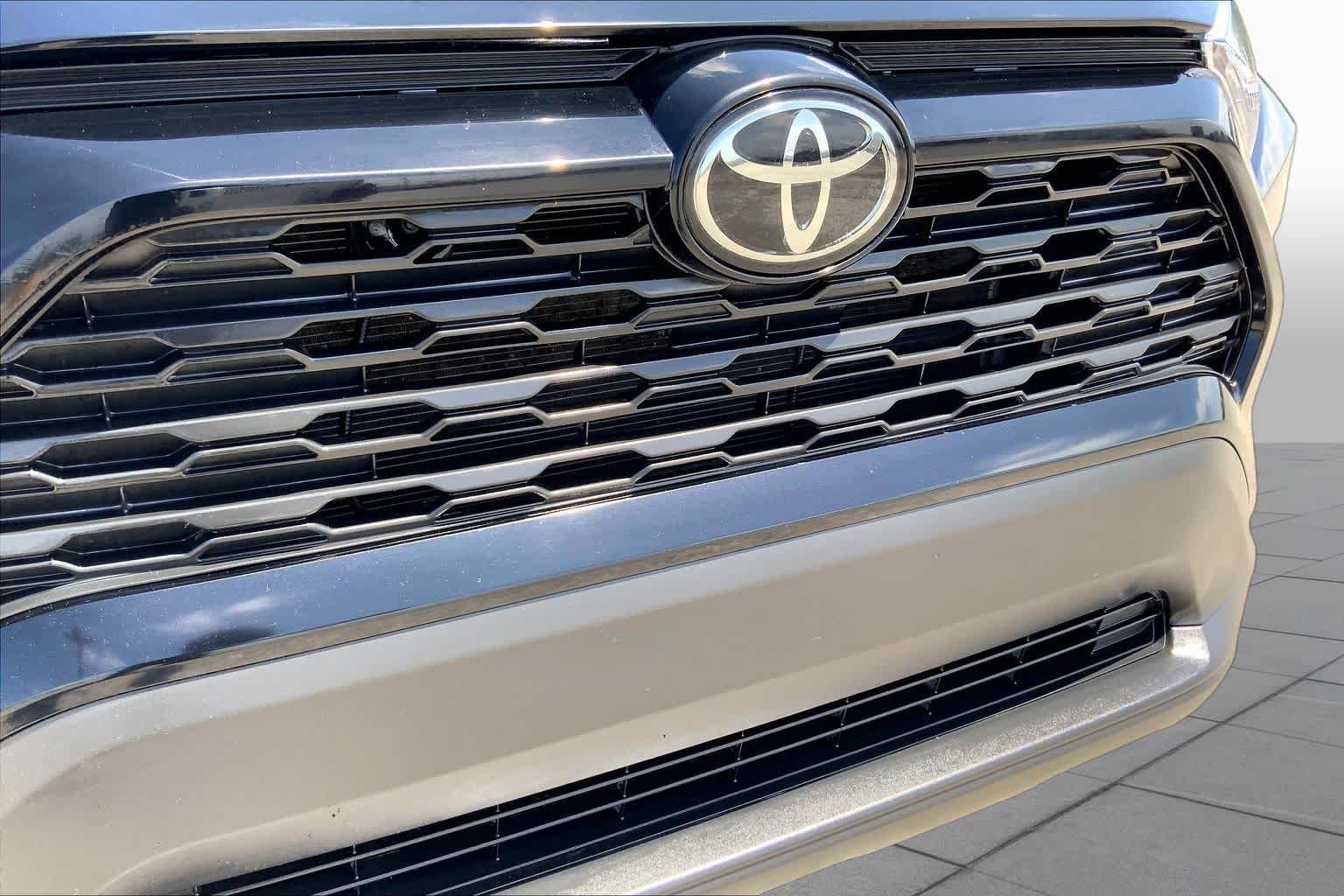 Used 2024 Midnight Black Metallic Toyota XLE image 29