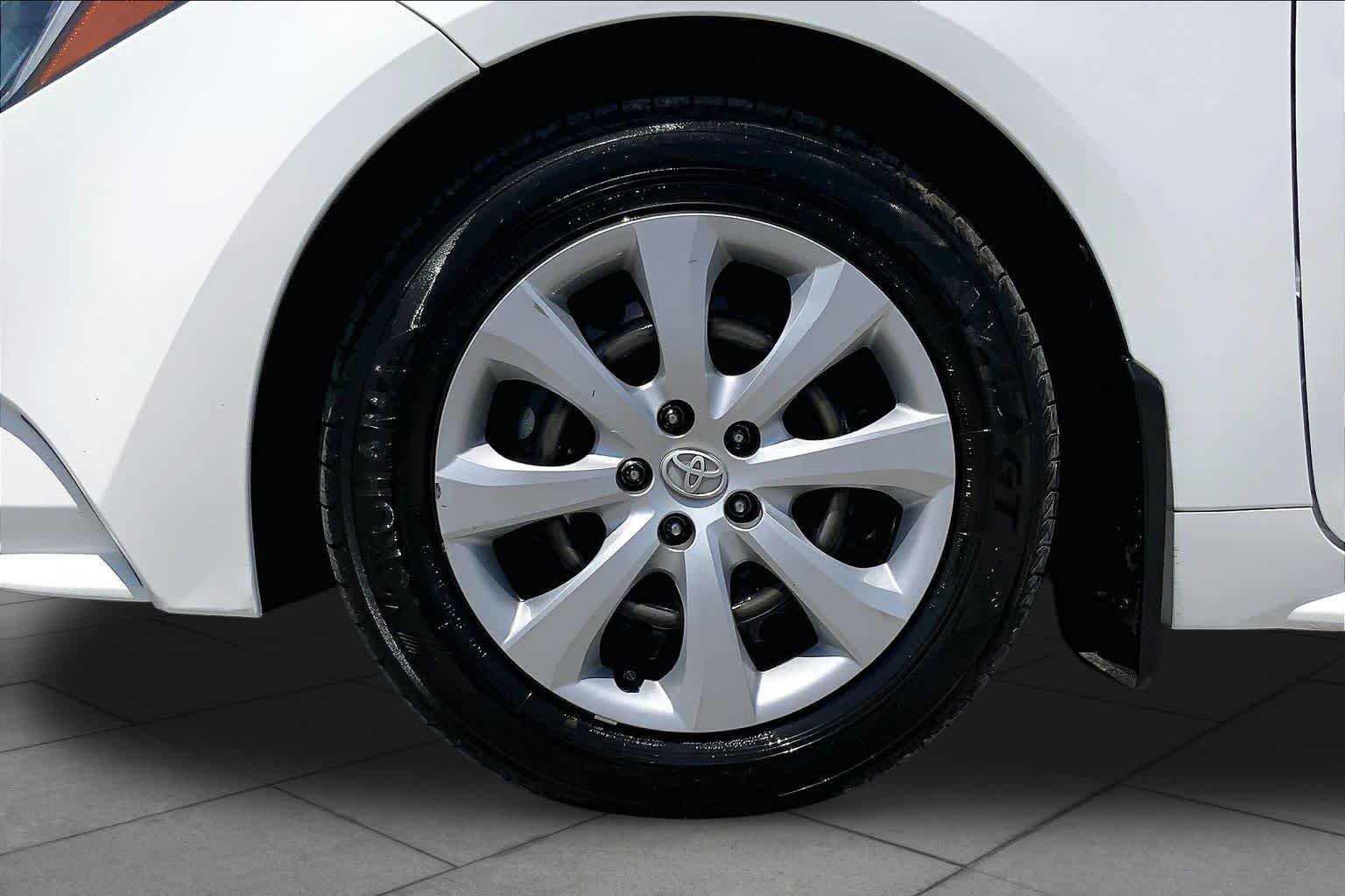 Used 2024 Ice Cap Toyota Hybrid LE image 11