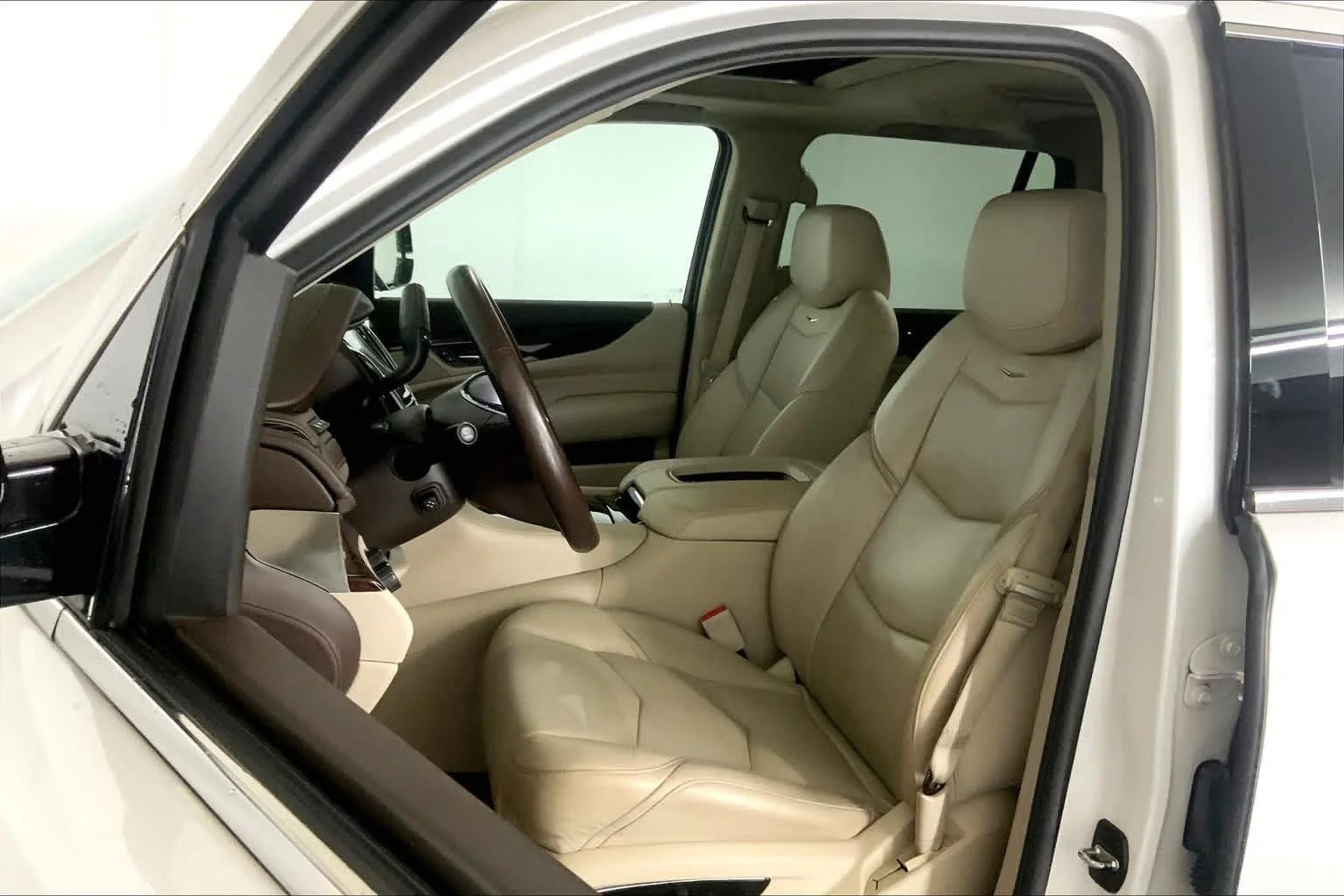 Used 2016 Crystal White Tricoat Cadillac Premium Collection image 9