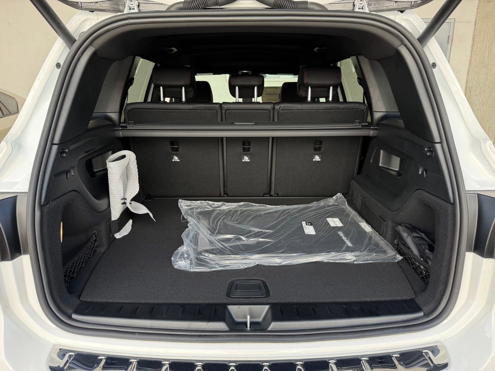 New 2026 Polar White Mercedes-Benz GLB 250 image 45