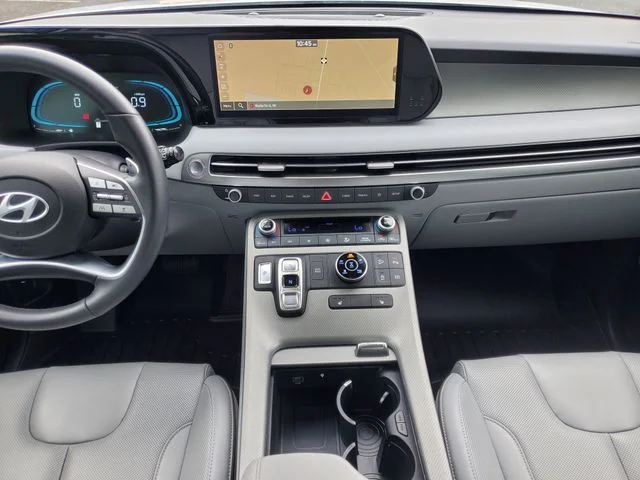Used 2025 White Hyundai SEL image 15