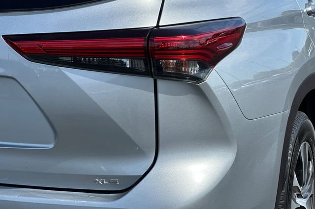 Certified Used 2020 Silver Toyota XLE image 34