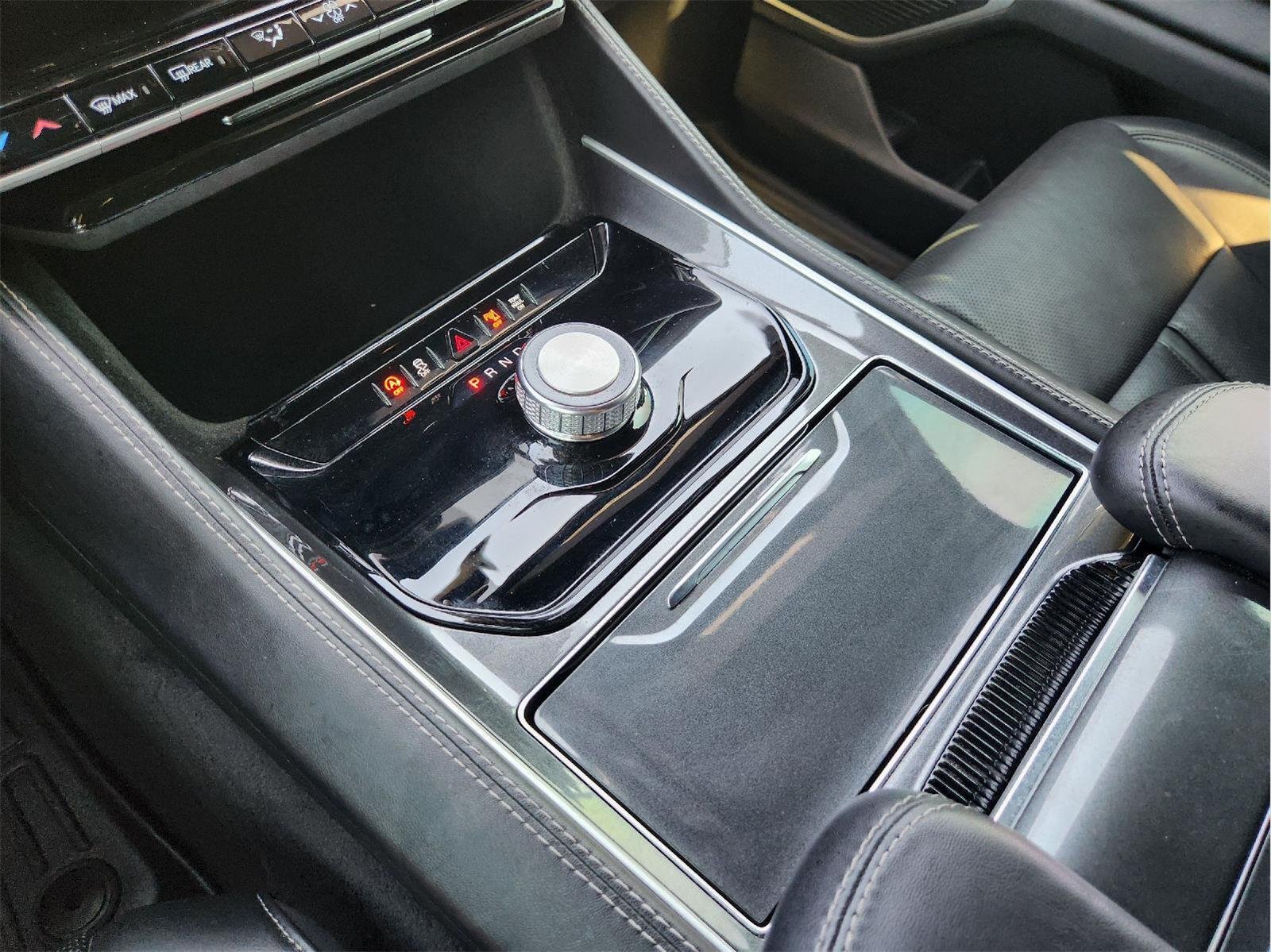 2022 Jeep Wagoneer photo 18 of 32