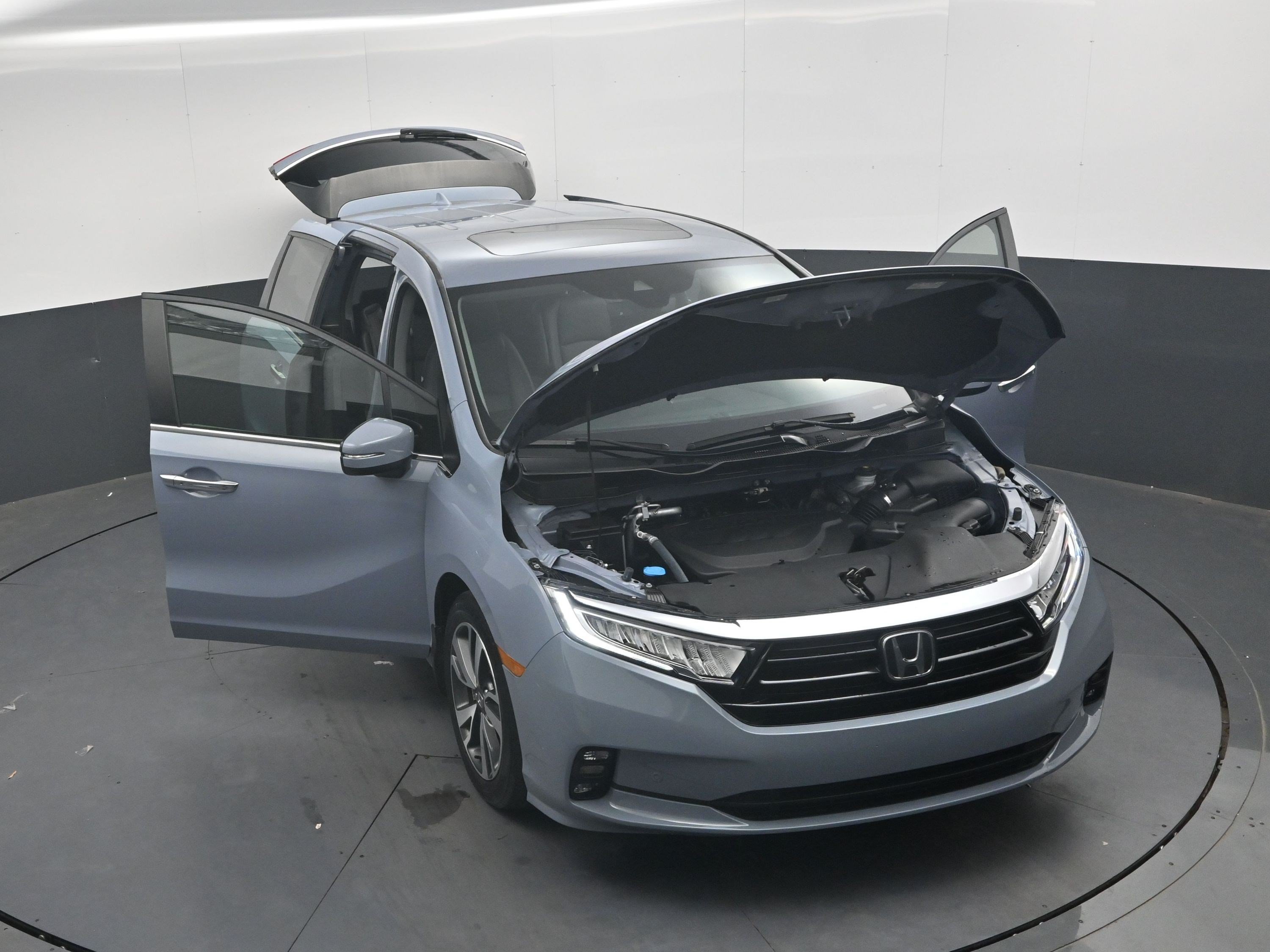 Used 2023 Sonic Gray Pearl Honda Touring image 36