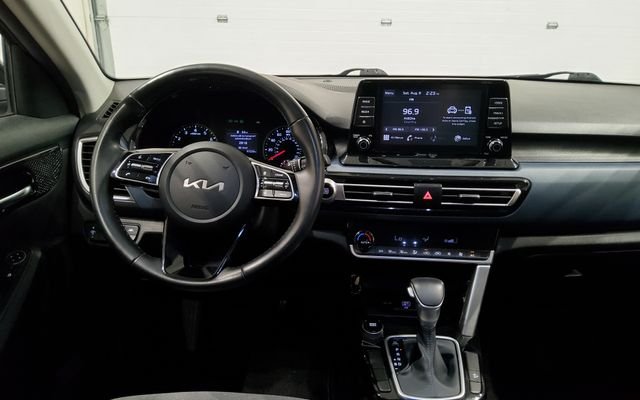 Used 2023 Black Kia S image 26