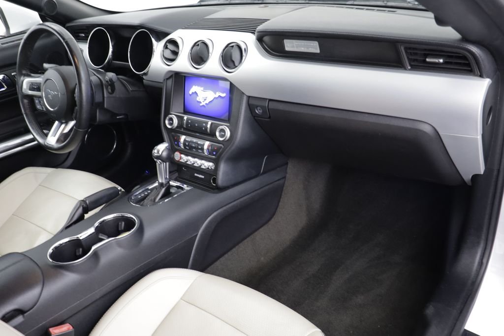 Used 2017 Oxford White Ford GT Premium image 18