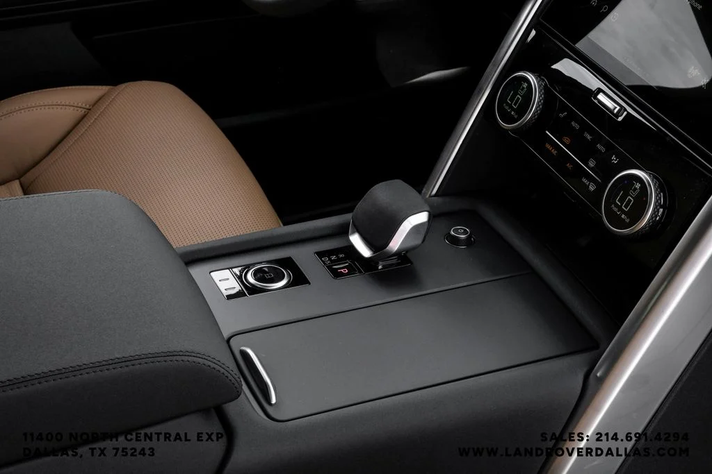 New 2026 Fuji White Land Rover Dynamic SE image 27