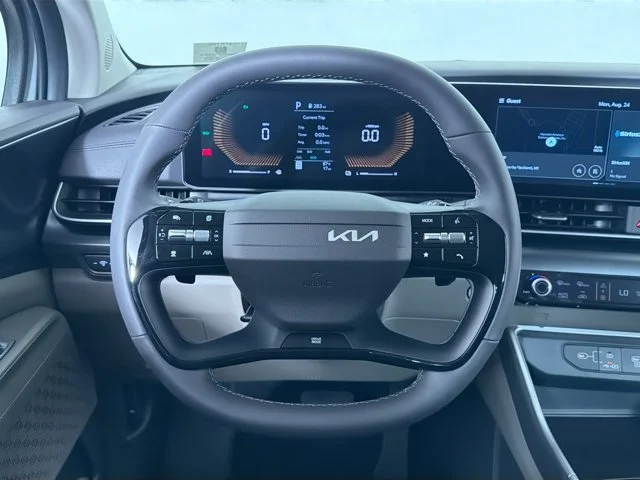 New 2027 CERAMIC SILVER Kia LXS image 13
