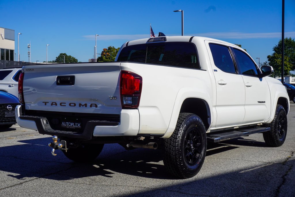 Used 2022 White Toyota SR5 image 29