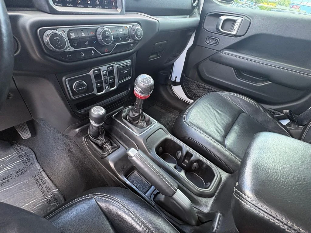Used 2018 White Jeep Unlimited Sahara image 22