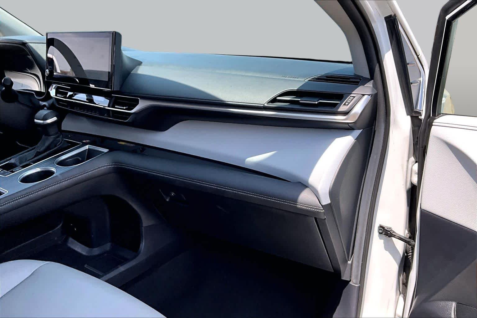 Used 2025 Wind Chill Pearl Toyota XLE image 18