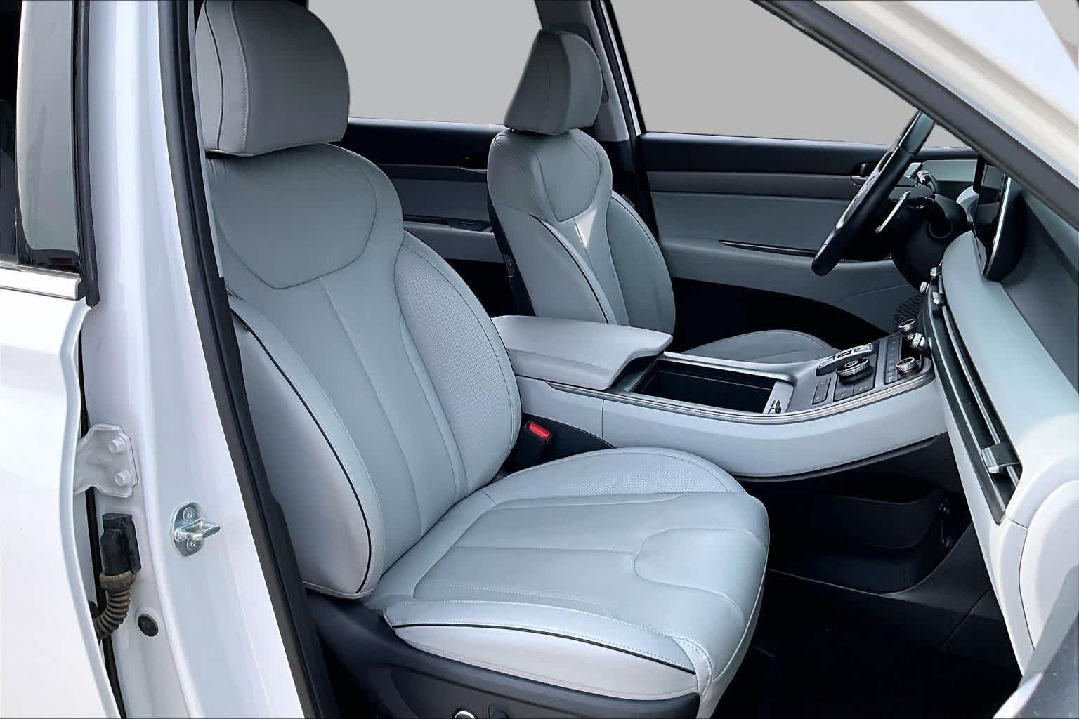 Used 2025 Hyper White Hyundai SEL image 9