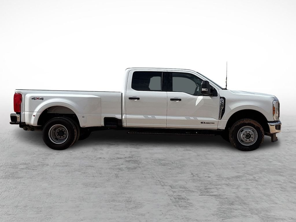 Used 2025 Oxford White Ford XLT image 12