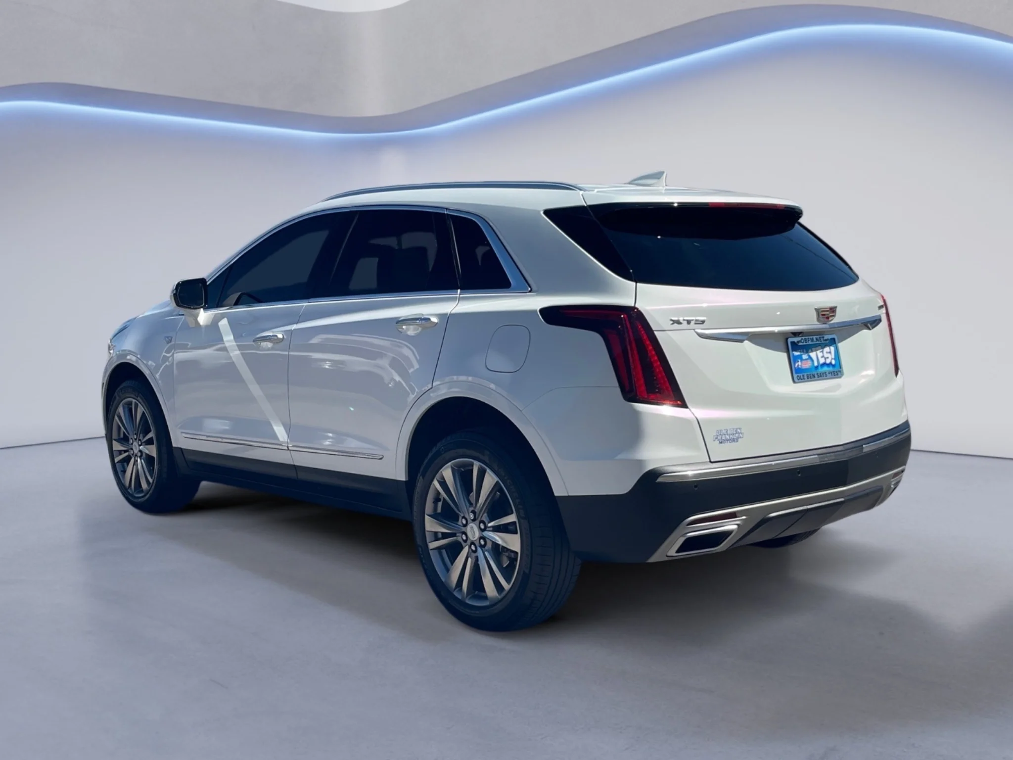 Used 2024 Crystal White Tricoat Cadillac FWD Premium Luxury image 5