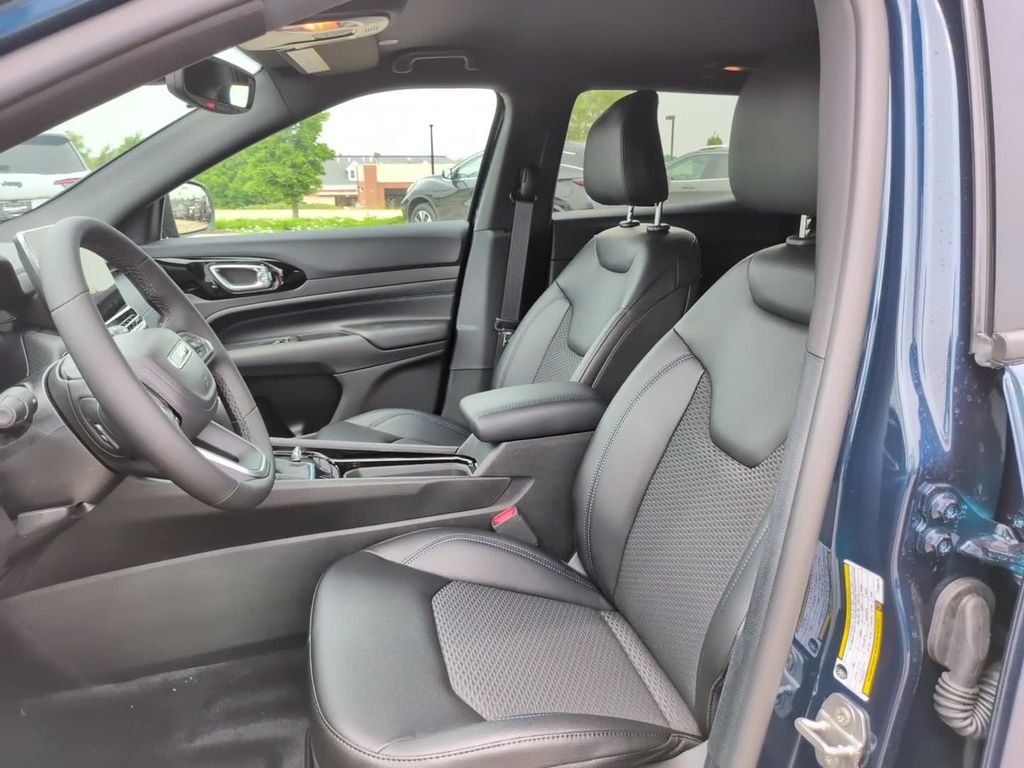 New 2026 Fathom Blue Pearl Coat Jeep Latitude image 16
