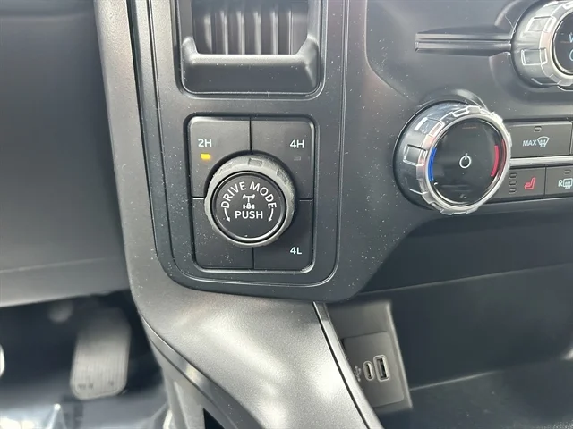 New 2026 Agate Black Metallic FORD Tremor® image 30