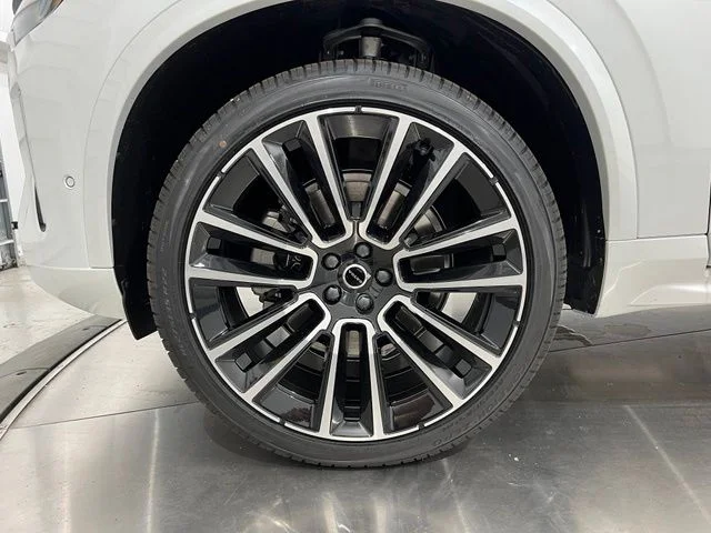 New 2026 Crystal White Volvo Plus image 24