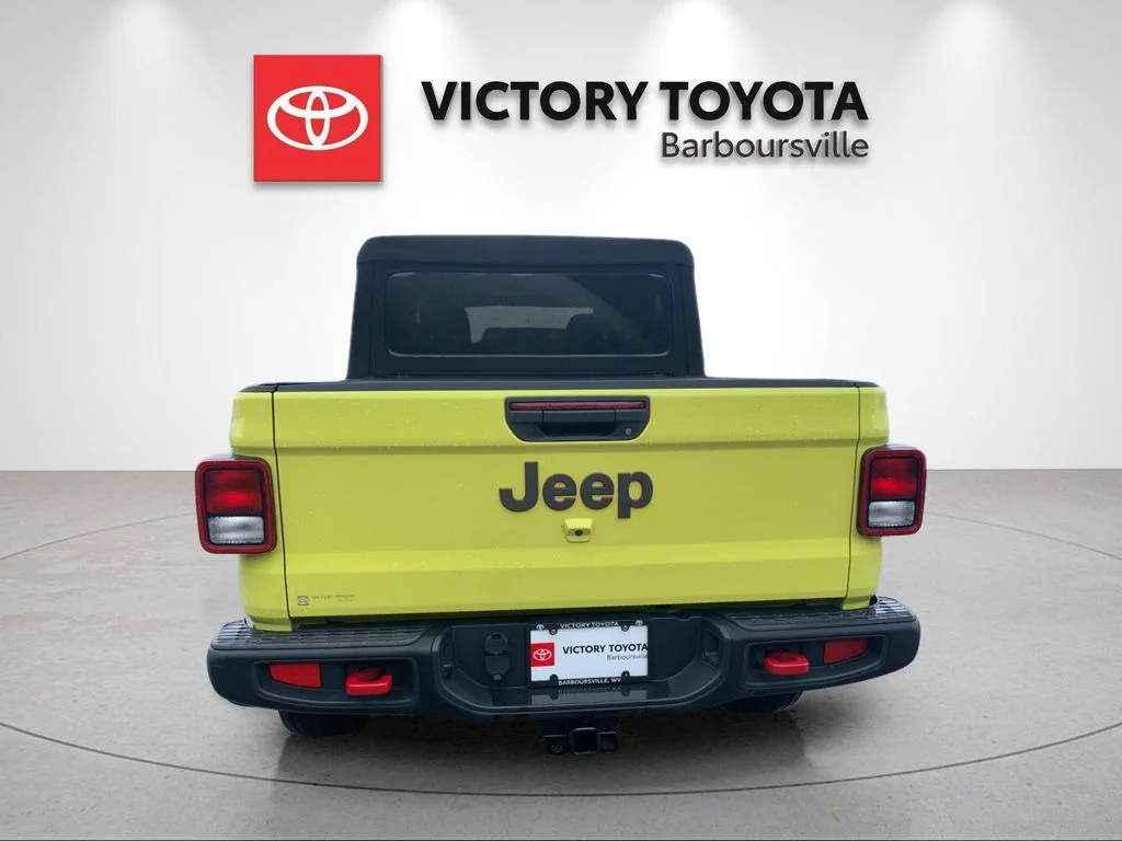 Used 2023  Jeep Rubicon image 4