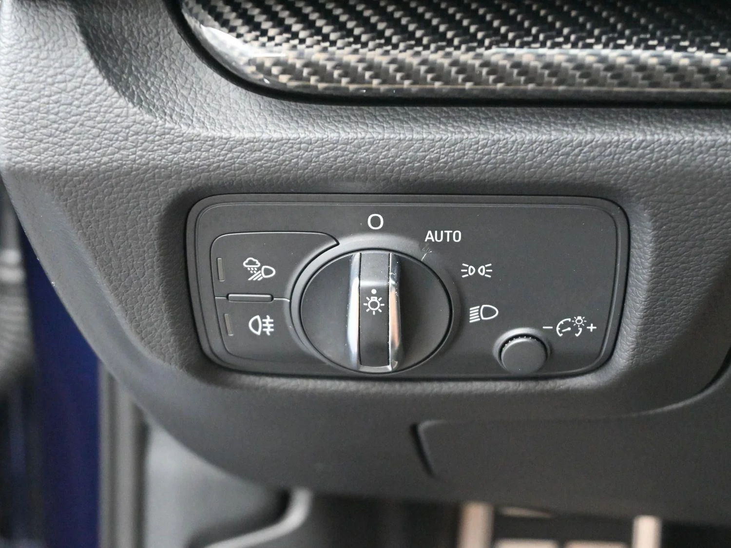 Used 2019 Navarra Blue Metallic Audi Premium Plus image 31