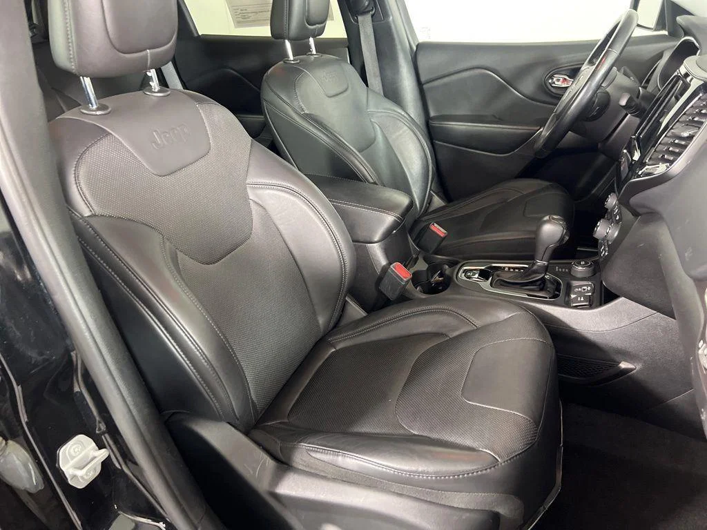 Used 2020 Diamond Black Crystal Pearlcoa Jeep Limited image 13