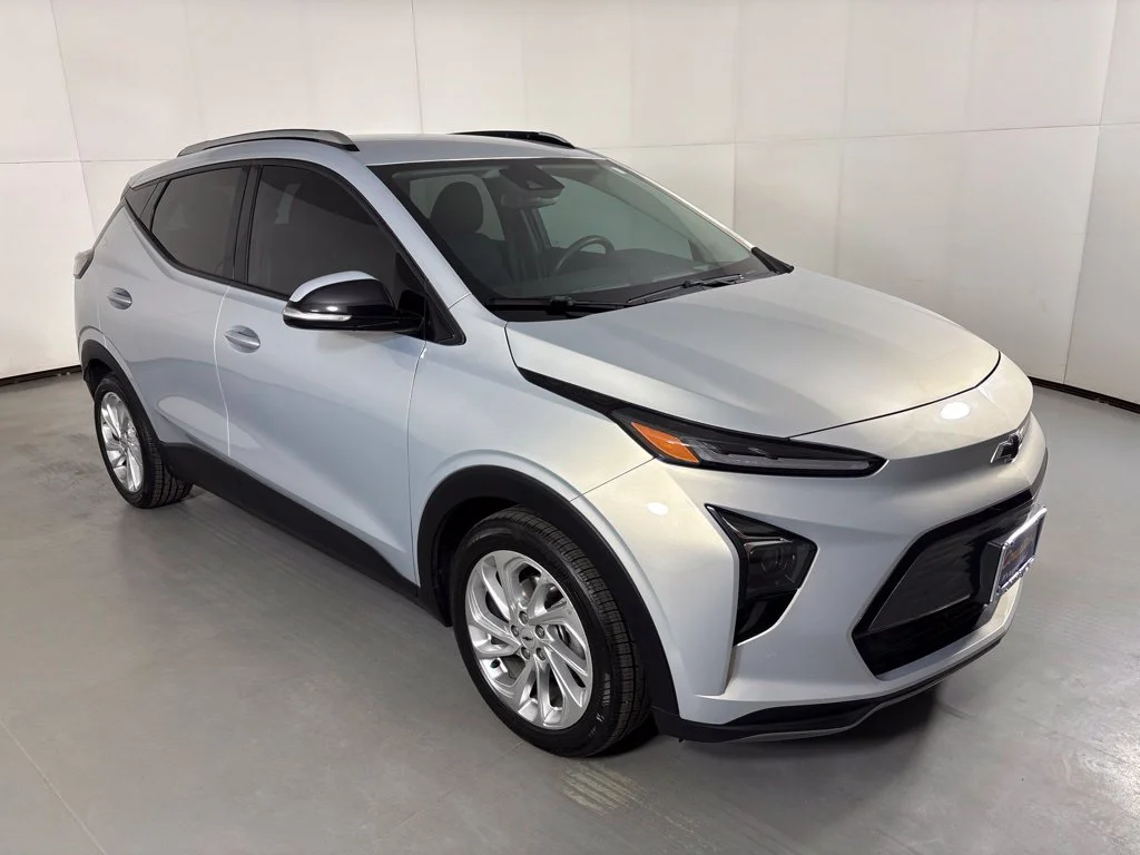 Used 2023 Silver Chevrolet LT image 2