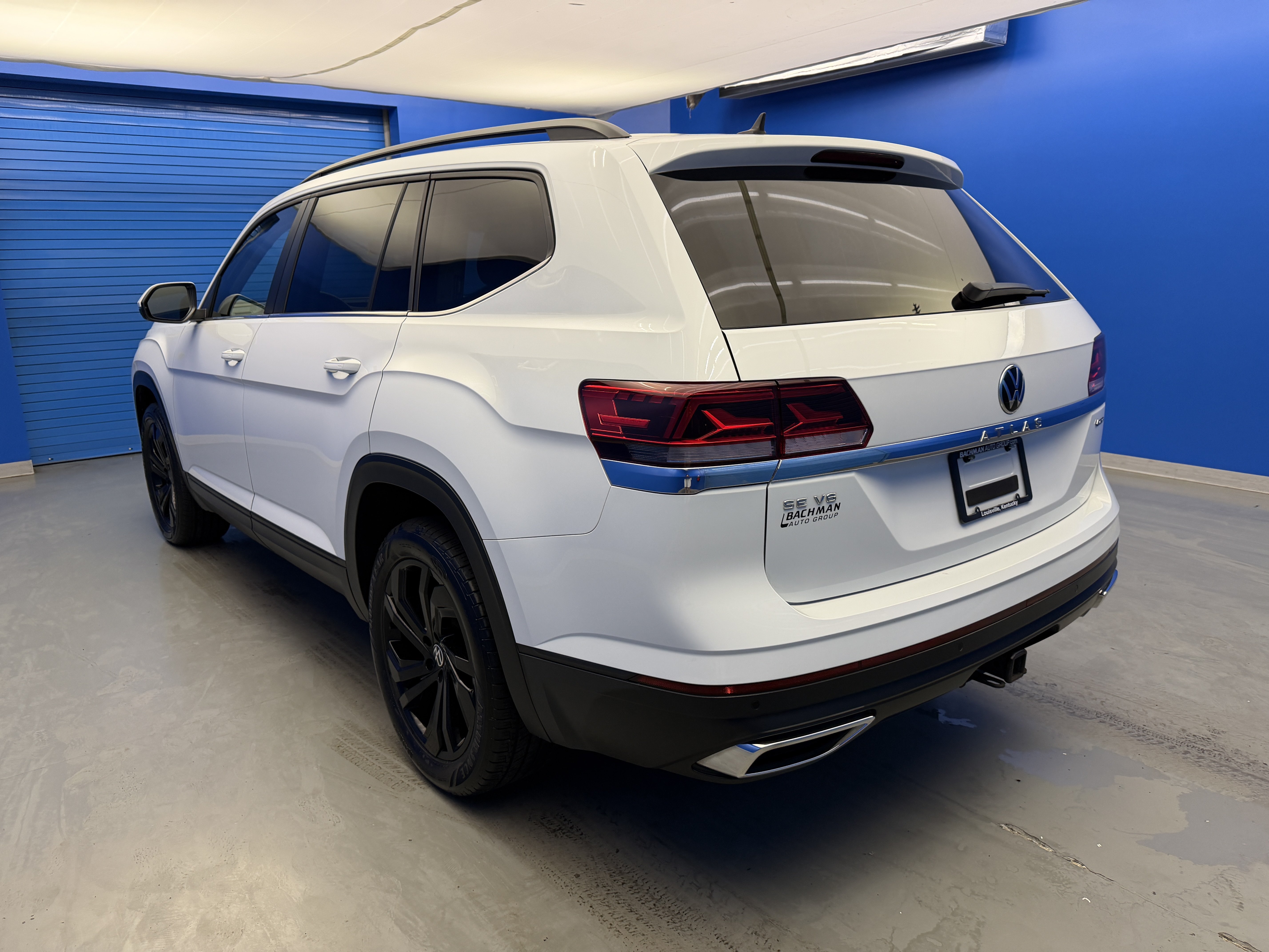 Used 2023 Pure White Volkswagen 3.6L V6 SE w/Technology image 5