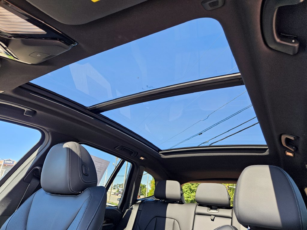 Used 2023 Jet Black BMW xDrive30i image 41