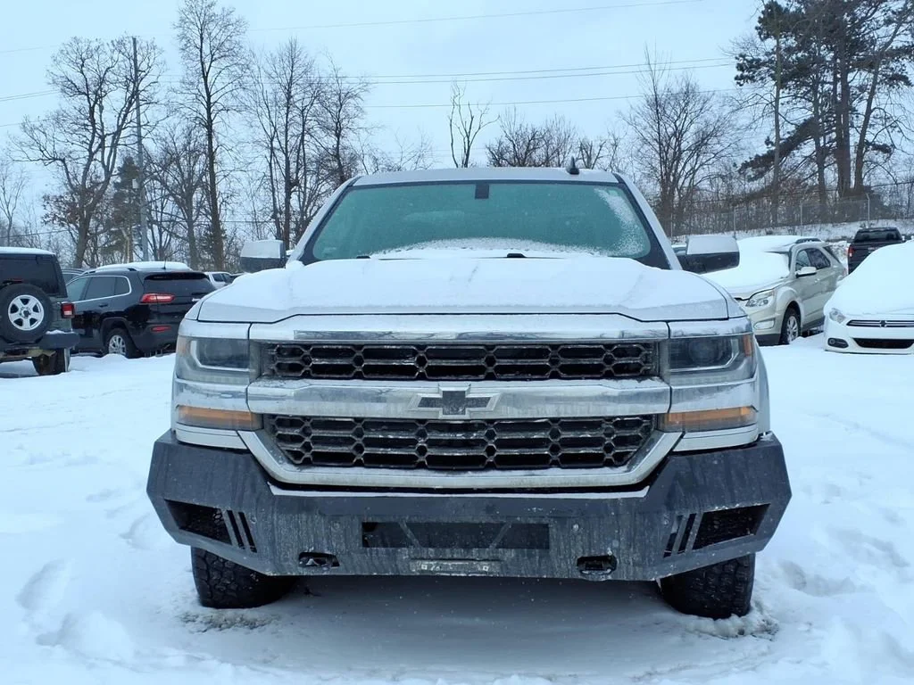 Used 2018 Chevrolet Silverado 1500 LT with VIN 3GCUKREC0JG321374 for sale in Howell, MI