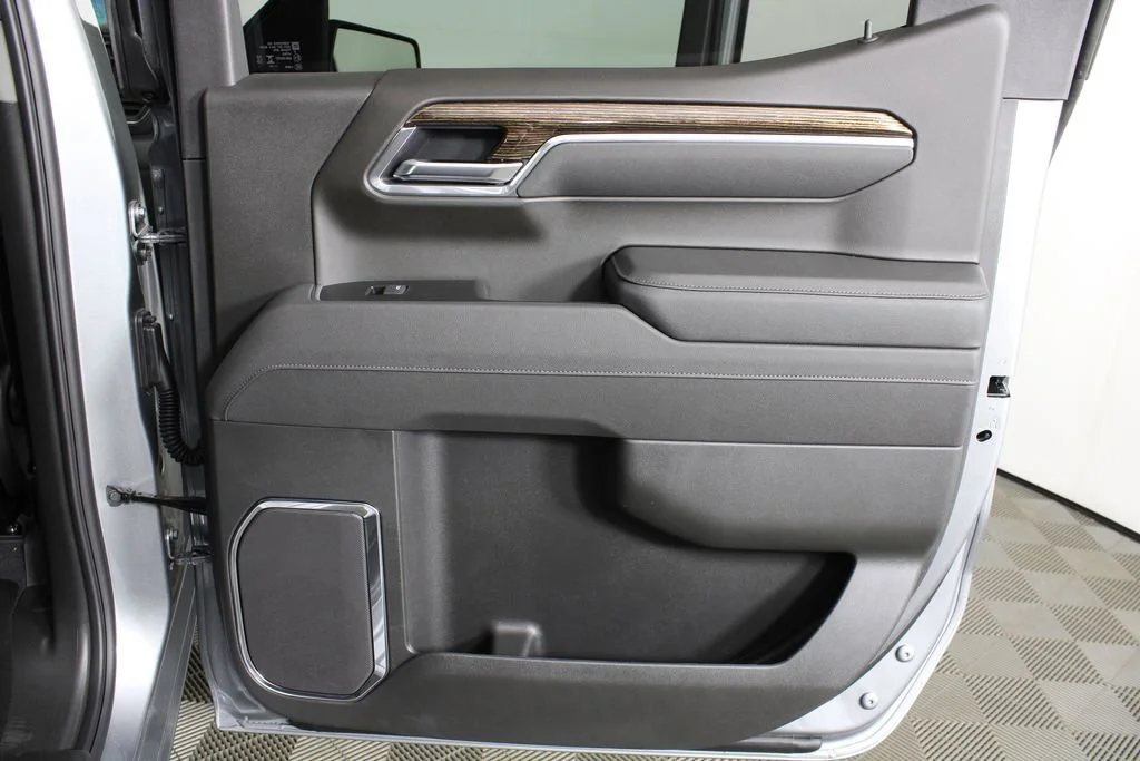 New 2026 Sterling Metallic GMC Elevation image 9