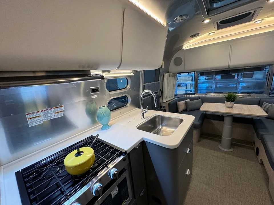 New 2027 SILVER AIRSTREAM  image 30