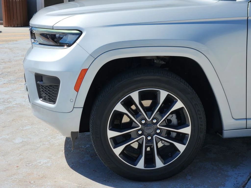 Used 2022 Silver Zynith Jeep Overland image 9