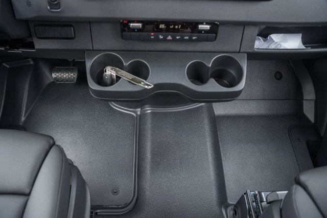New 2026  Mercedes-Benz Crew 144 WB image 31