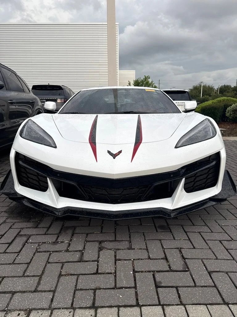 Used 2024 White Chevrolet Z06 image 1